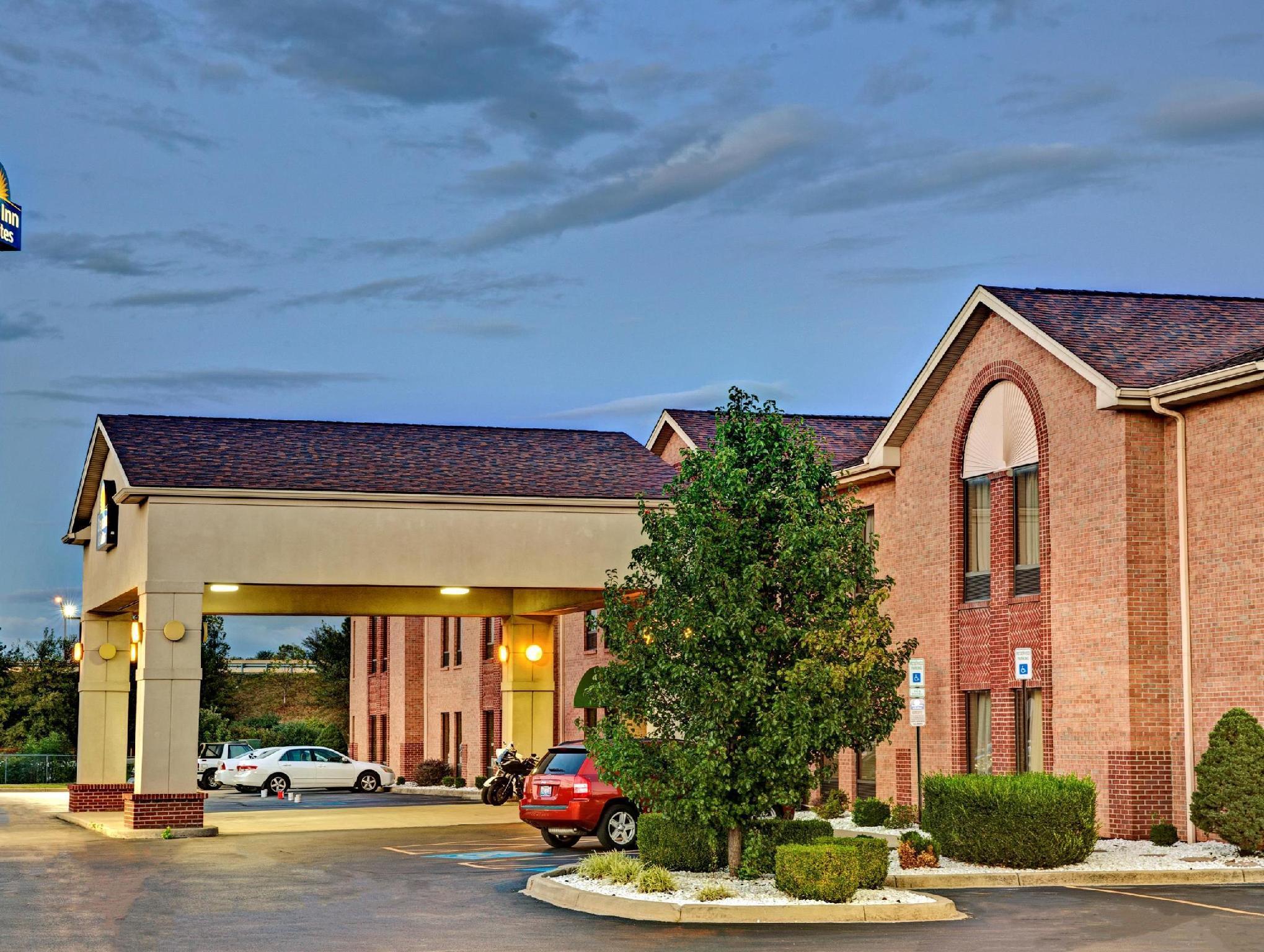 Days Inn & Suites By Wyndham Louisville Sw Dış mekan fotoğraf